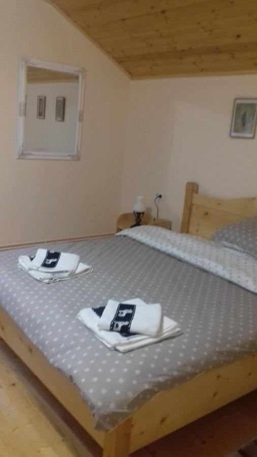 Casa Radu Lägenhet Novaci-Străini Exteriör bild