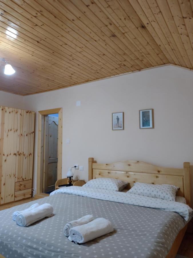 Casa Radu Lägenhet Novaci-Străini Exteriör bild