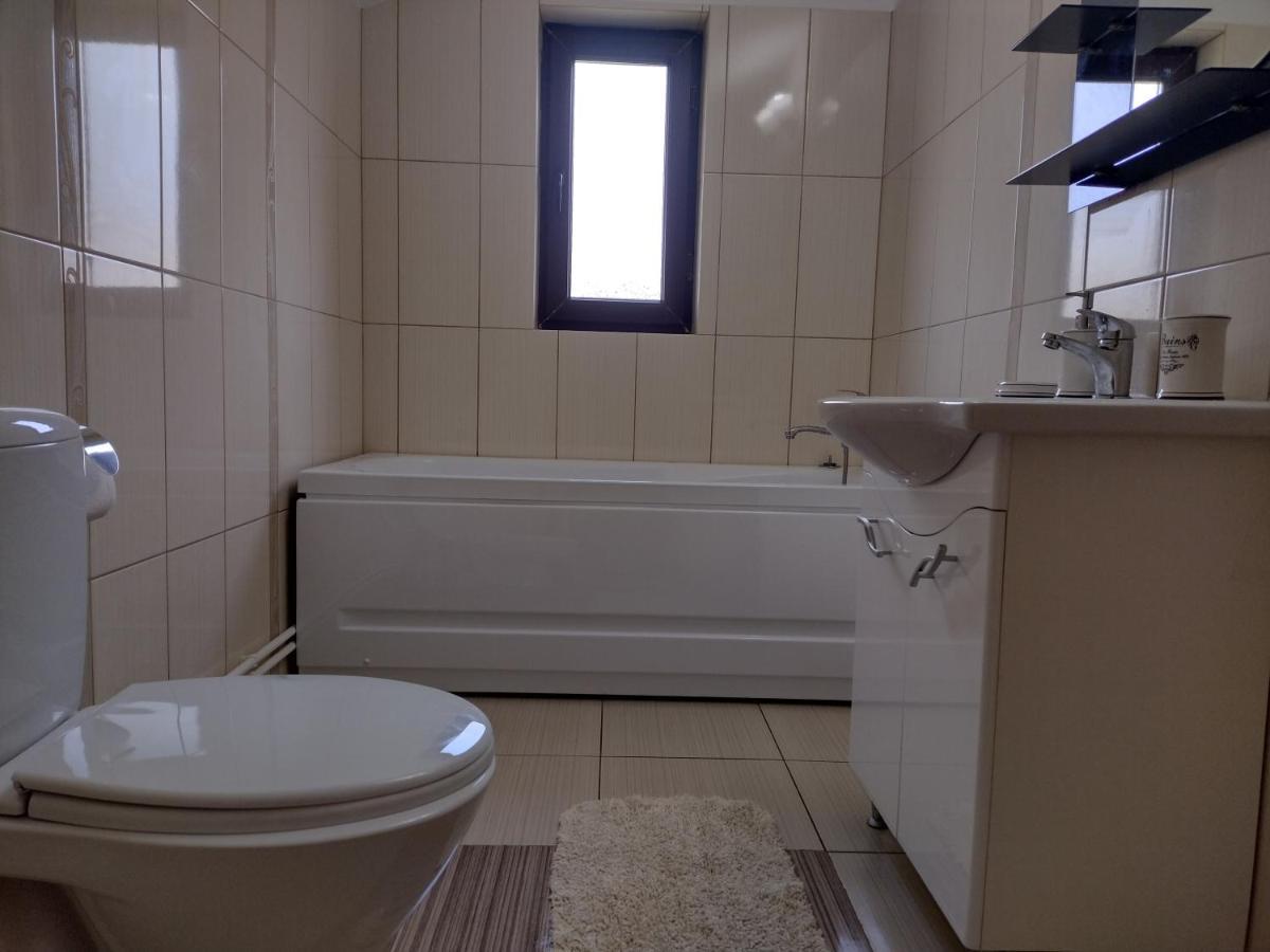 Casa Radu Lägenhet Novaci-Străini Exteriör bild