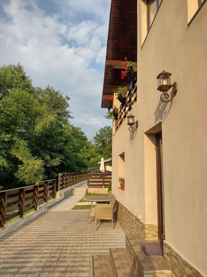 Casa Radu Lägenhet Novaci-Străini Exteriör bild