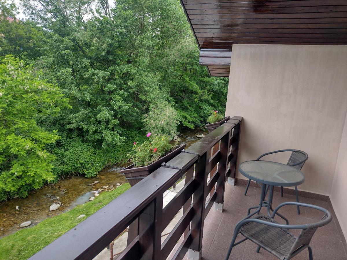 Casa Radu Lägenhet Novaci-Străini Exteriör bild