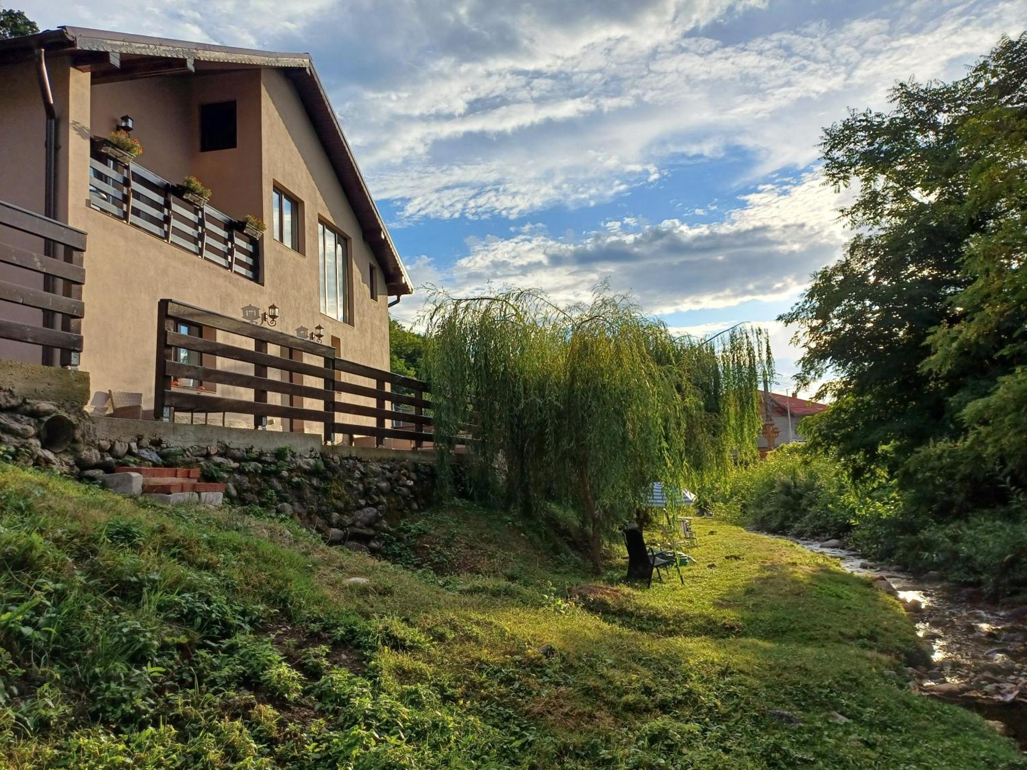 Casa Radu Lägenhet Novaci-Străini Exteriör bild